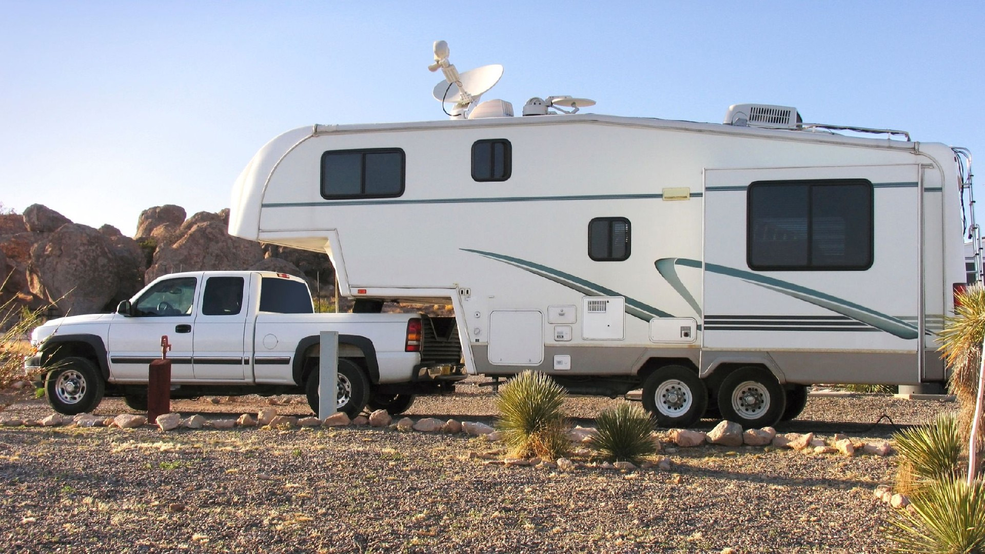 Application of 12V 100Ah RV lithium ion battery in fifth wheel RVs.